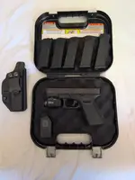 Glock 19 Gen 3 with 5 mags and Olight