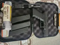 Glock 17 gen 3 plus extras