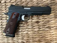 Pasadena; Sig Sauer 1911R