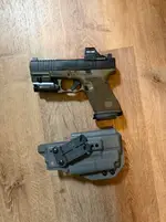 Glock 19 w/ extras