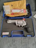 Smith and Wesson 460V 5in barrel never been fired
