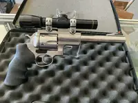 Ruger Super RedHawk 7.5” 44mag W/ Leupold 2X scope
