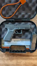 - GLOCK 19 -  cal. 9mm,  Gen3.    Pristine !