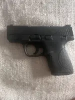 Smith&Wesson M&P 9 shield gun