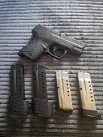 S&W M&P 9 SHIELD & 4 MAGAZINES 3" barrel